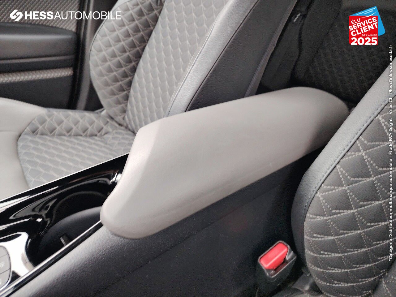 Véhicule d'occasion TOYOTA C-HR 122H DISTINCTIVE 2WD E-CVT MY22 chez Toyota Besançon