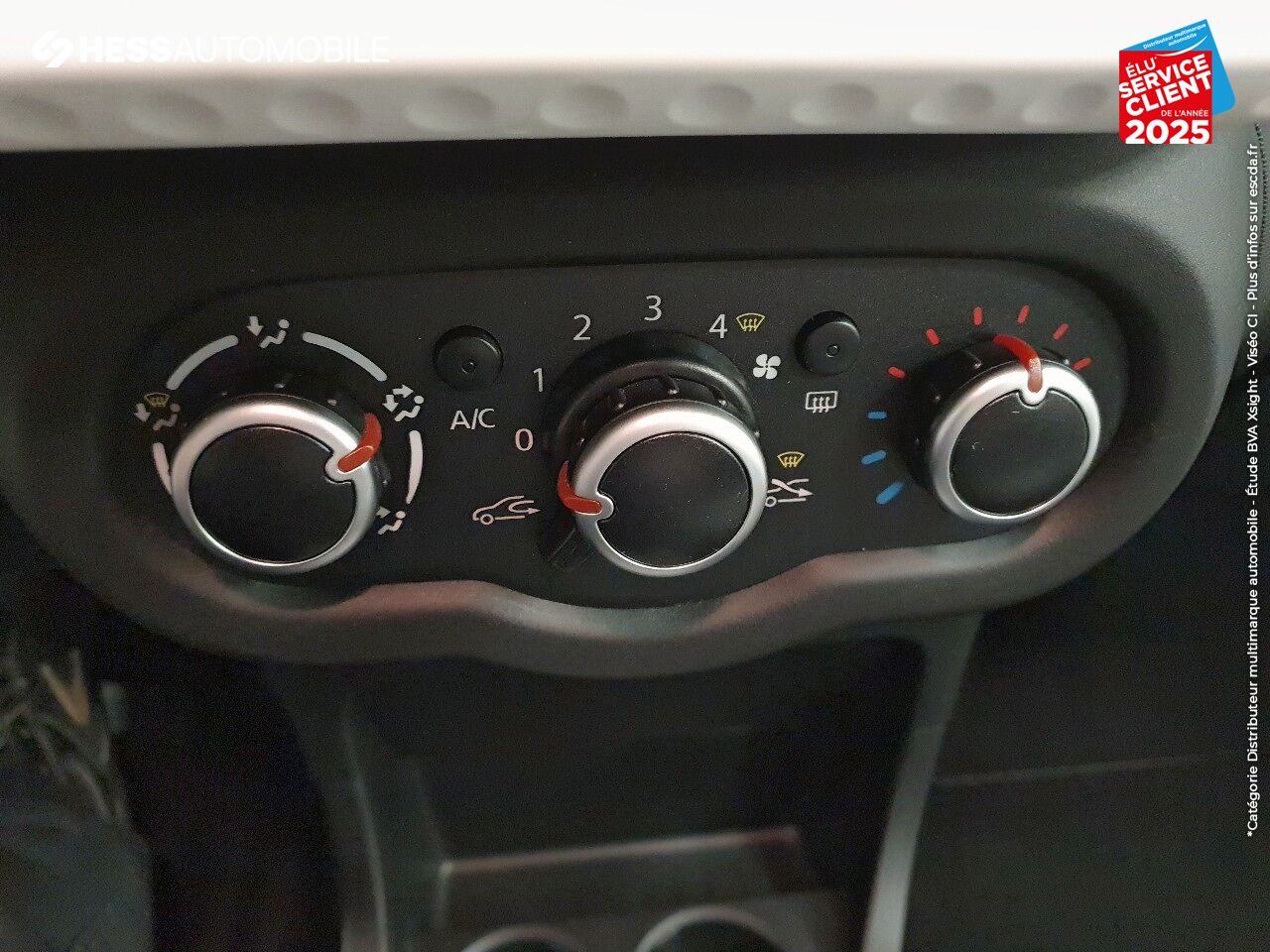 Véhicule d'occasion RENAULT TWINGO 1.0 SCE 70CH ZEN EURO6C chez Renault Strasbourg