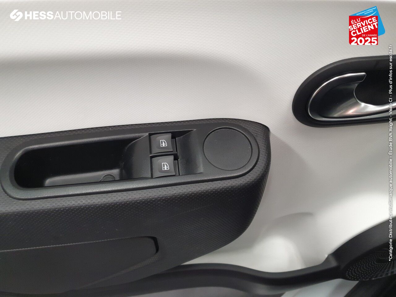 Véhicule d'occasion RENAULT TWINGO 1.0 SCE 70CH ZEN EURO6C chez Renault Strasbourg