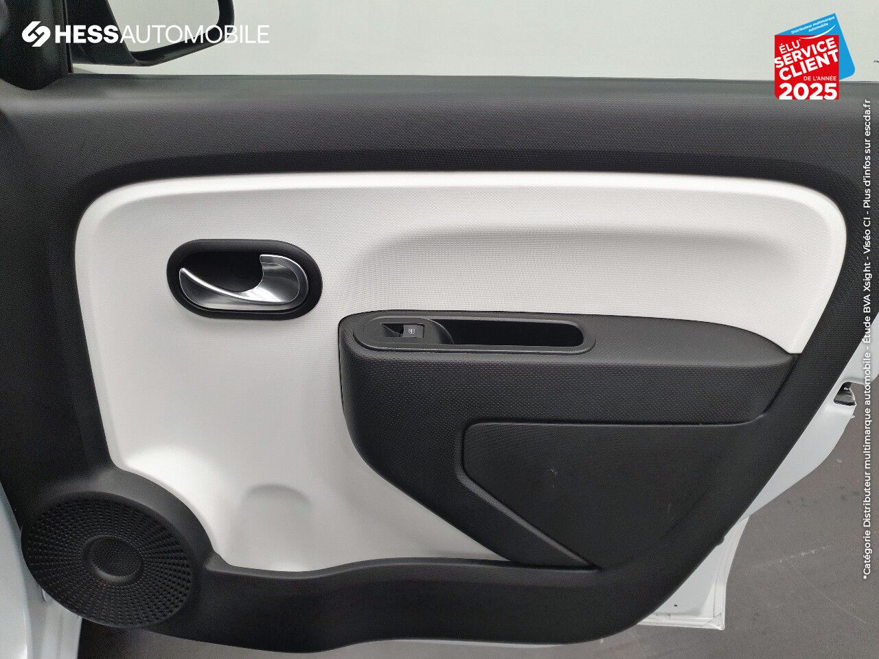 Véhicule d'occasion RENAULT TWINGO 1.0 SCE 70CH ZEN EURO6C chez Renault Strasbourg