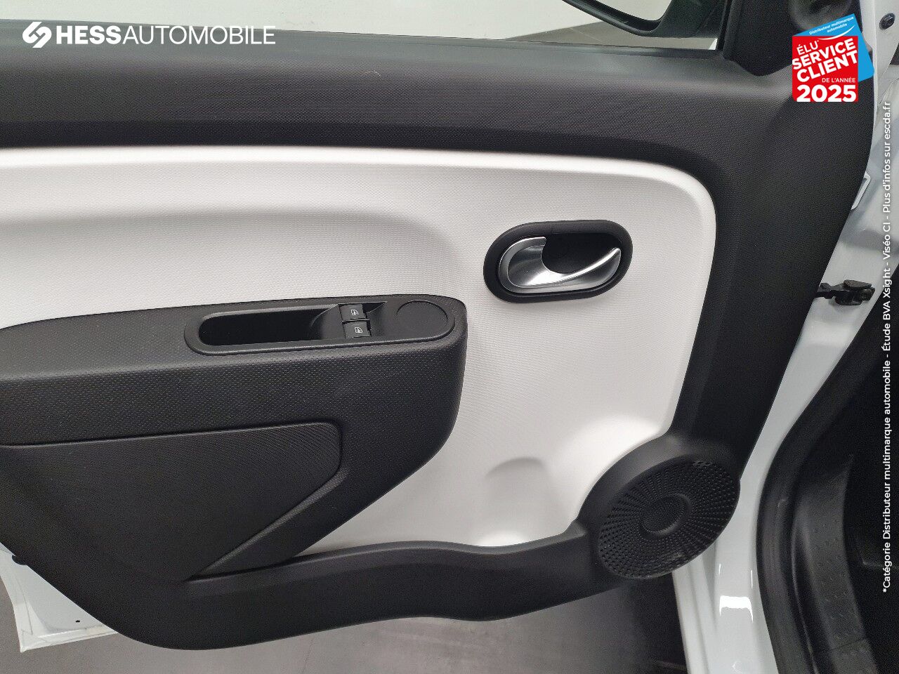 Véhicule d'occasion RENAULT TWINGO 1.0 SCE 70CH ZEN EURO6C chez Renault Strasbourg