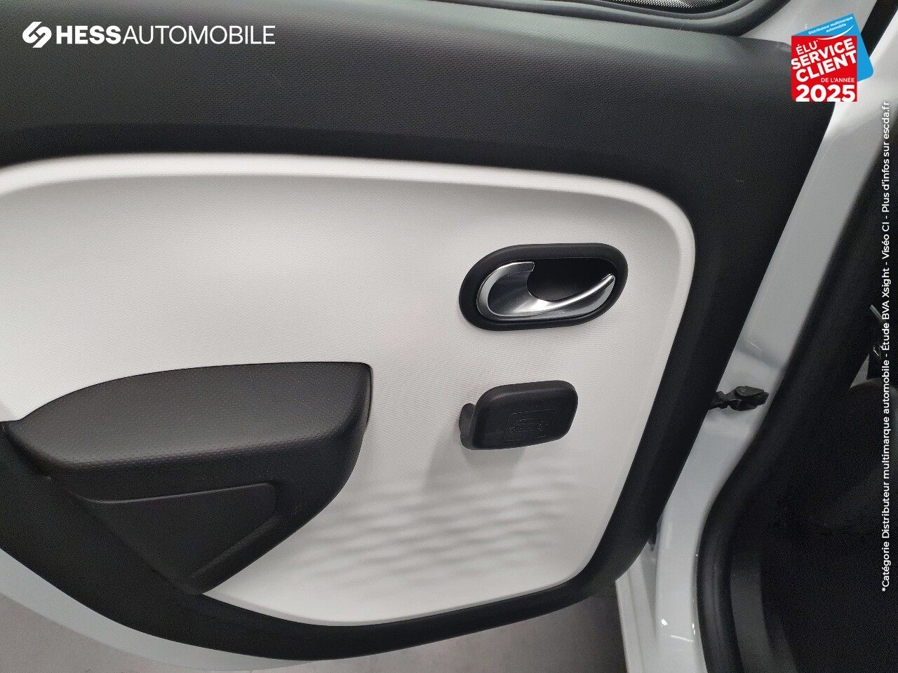 Véhicule d'occasion RENAULT TWINGO 1.0 SCE 70CH ZEN EURO6C chez Renault Strasbourg