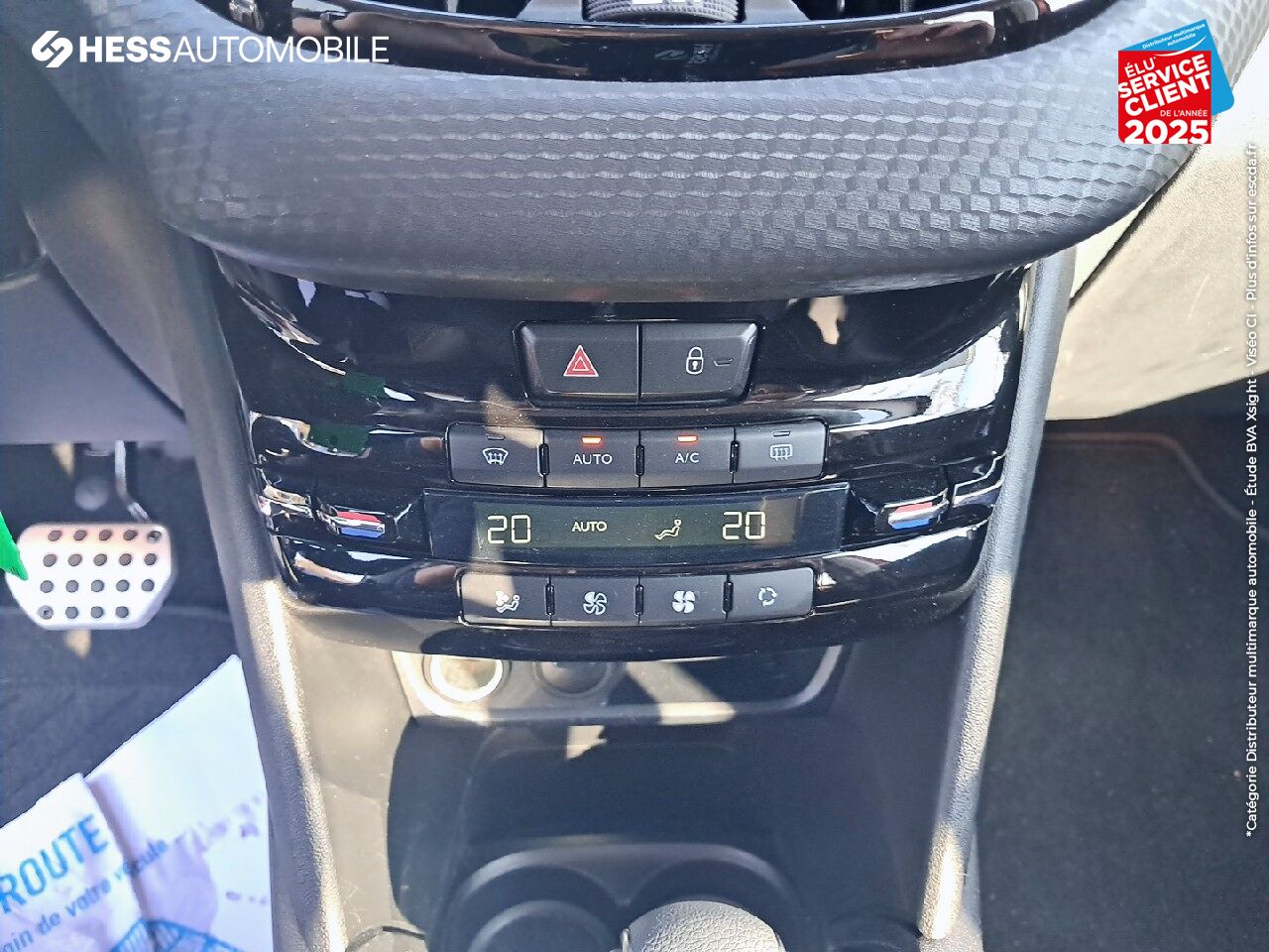Véhicule d'occasion PEUGEOT 208 1.2 PURETECH 110CH E6.C GT LINE S/S EAT6 5P GPS CAMERA CARPLAY chez Renault Saint-Louis