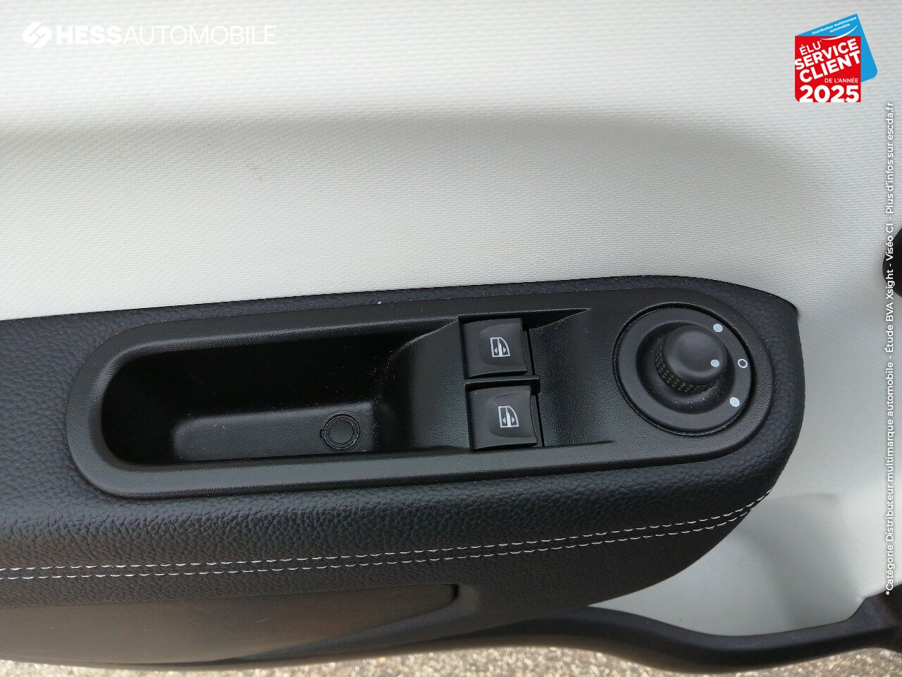 Véhicule d'occasion RENAULT TWINGO 1.0 SCE 75CH INTENS BLUETOOTH 1ERE MAIN chez Renault Saint-Louis