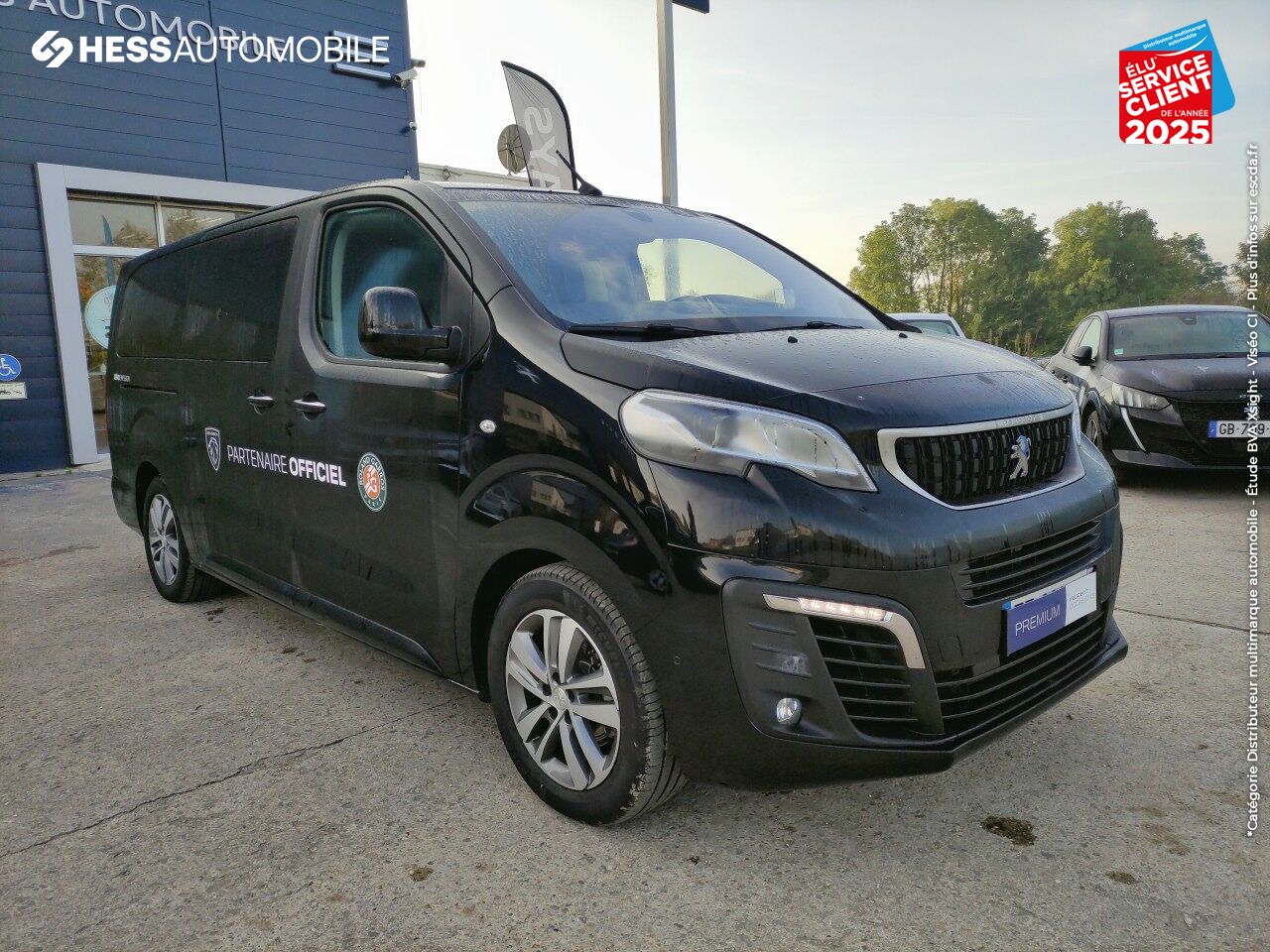 Véhicule d'occasion PEUGEOT TRAVELLER ELECTRIQUE 136CH 100KW BATTERIE 75KWH LONG ALLURE 8 CUIR HUD XENON GPS PLACES chez Peugeot Rethel