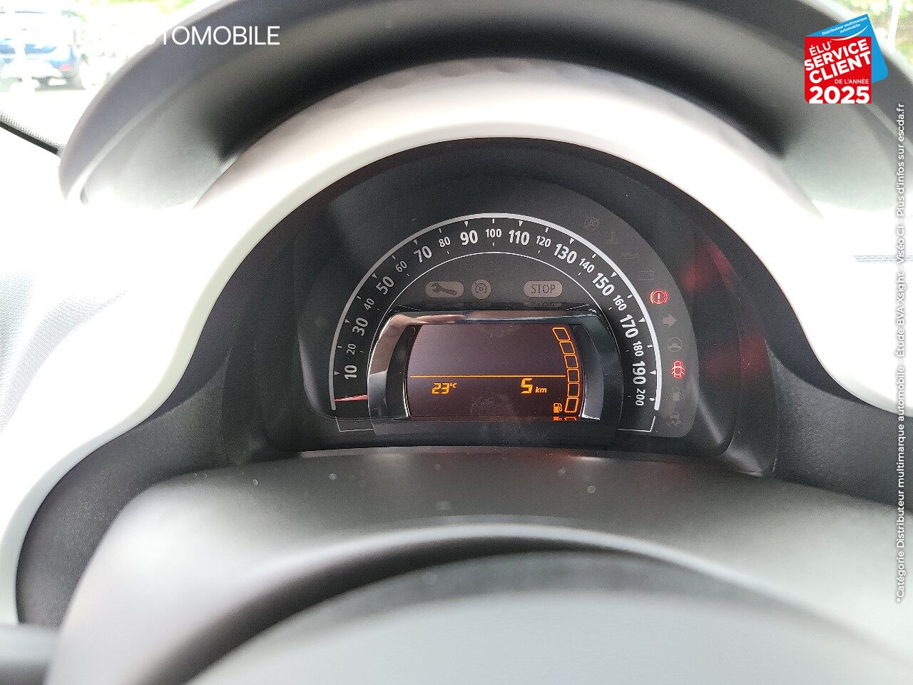 Véhicule d'occasion RENAULT TWINGO 1.0 SCE 75CH ZEN - 20 BLUETOOTH chez Renault Saint-Louis