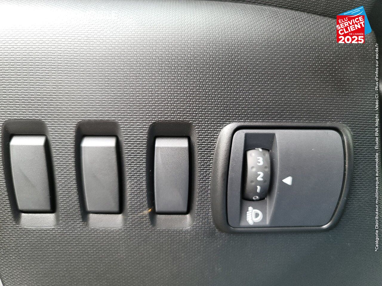 Véhicule d'occasion RENAULT TWINGO 1.0 SCE 75CH ZEN - 20 BLUETOOTH chez Renault Saint-Louis