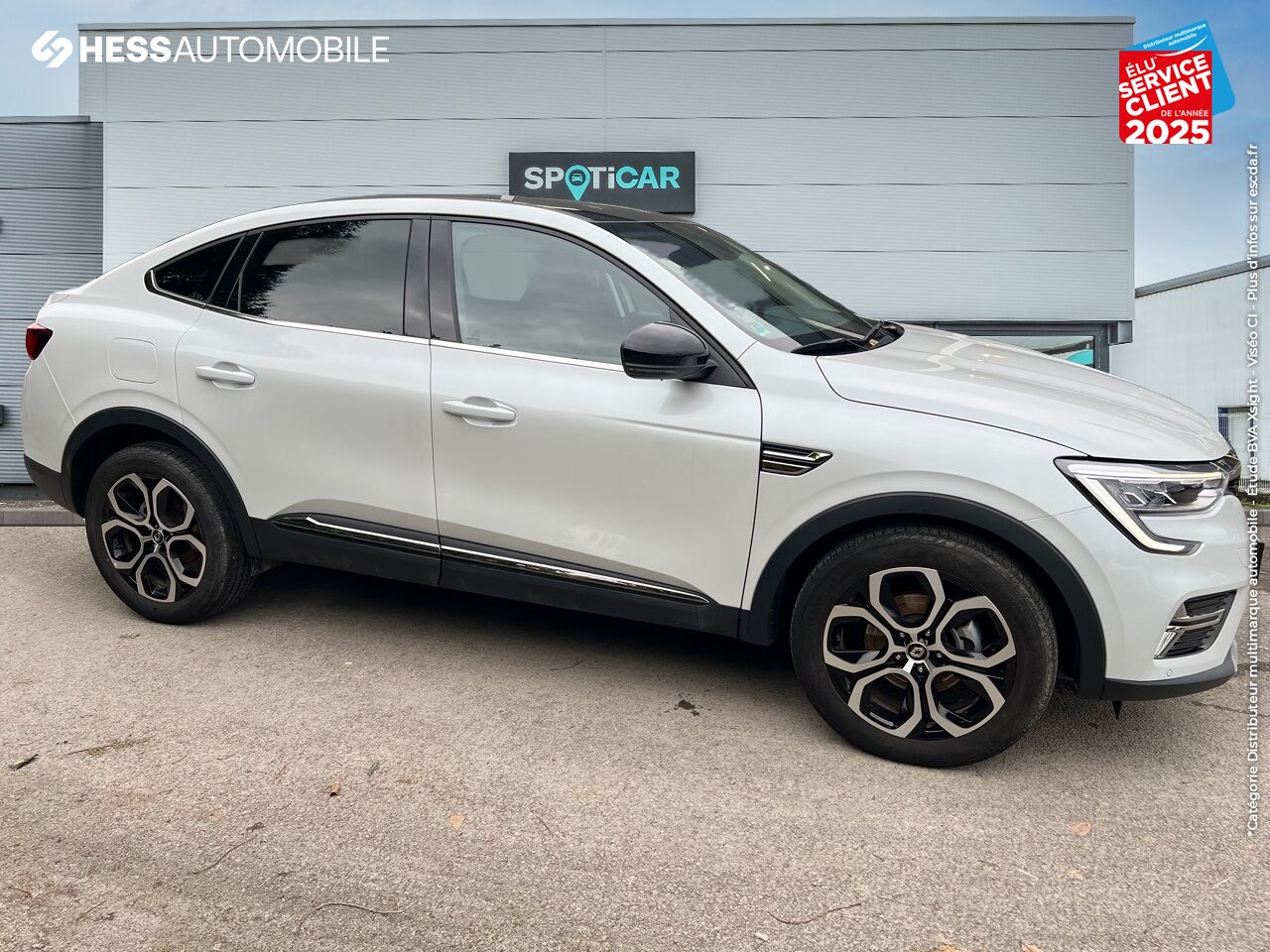 Véhicule d'occasion RENAULT ARKANA 1.6 E-TECH HYBRIDE 145CH ENGINEERED -22 GPS CAMERA chez Renault Saint-Louis