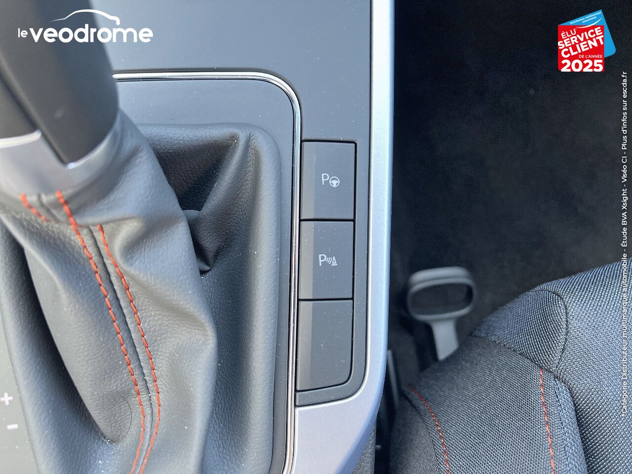 Véhicule d'occasion SEAT ARONA 1.0 TSI 110CH FR DSG7 chez Le Veodrome