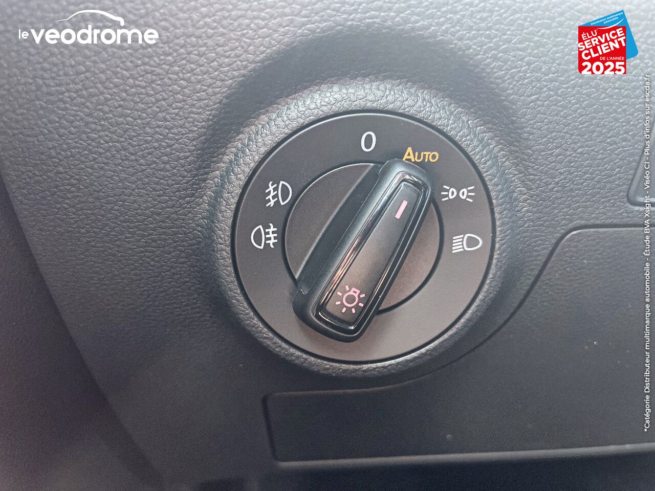 Véhicule d'occasion SEAT ARONA 1.0 TSI 110CH FR DSG7 chez Le Veodrome