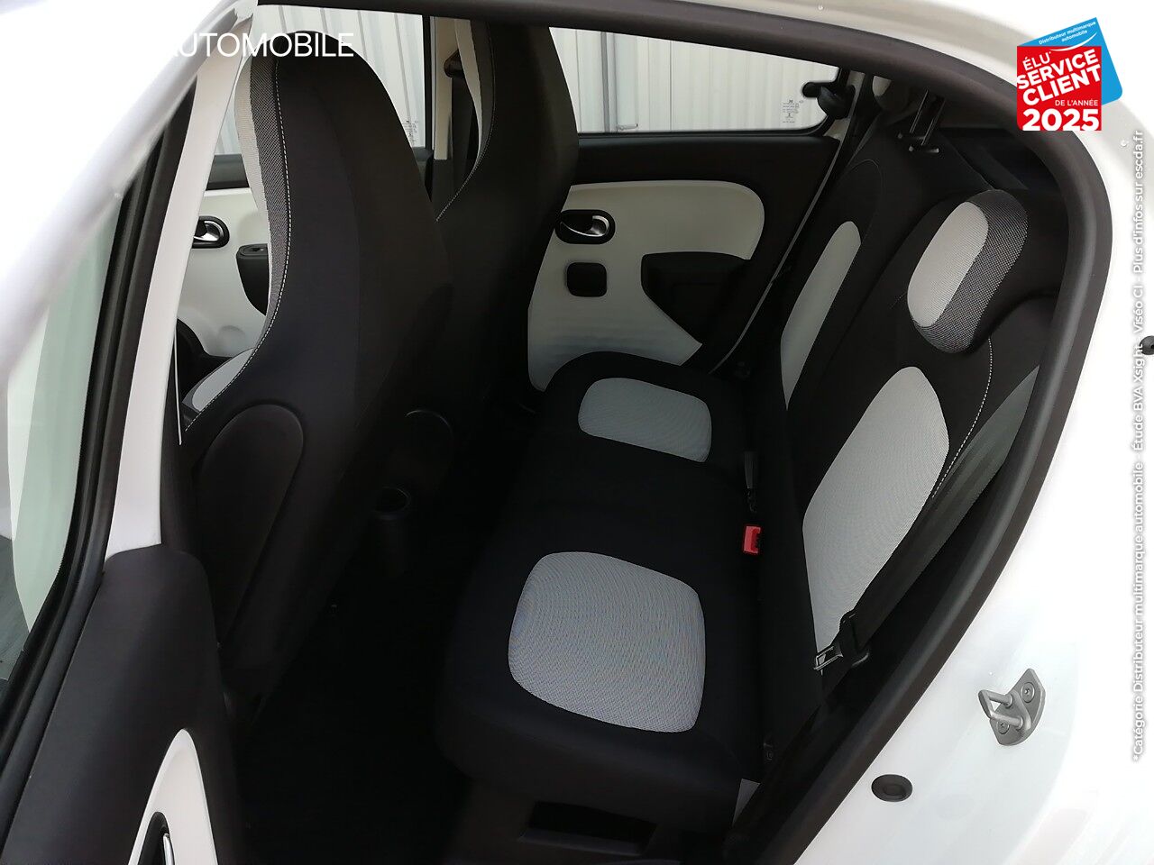 Véhicule d'occasion RENAULT TWINGO 1.0 SCE 65CH ZEN E6D-FULL chez Renault Saint-Louis
