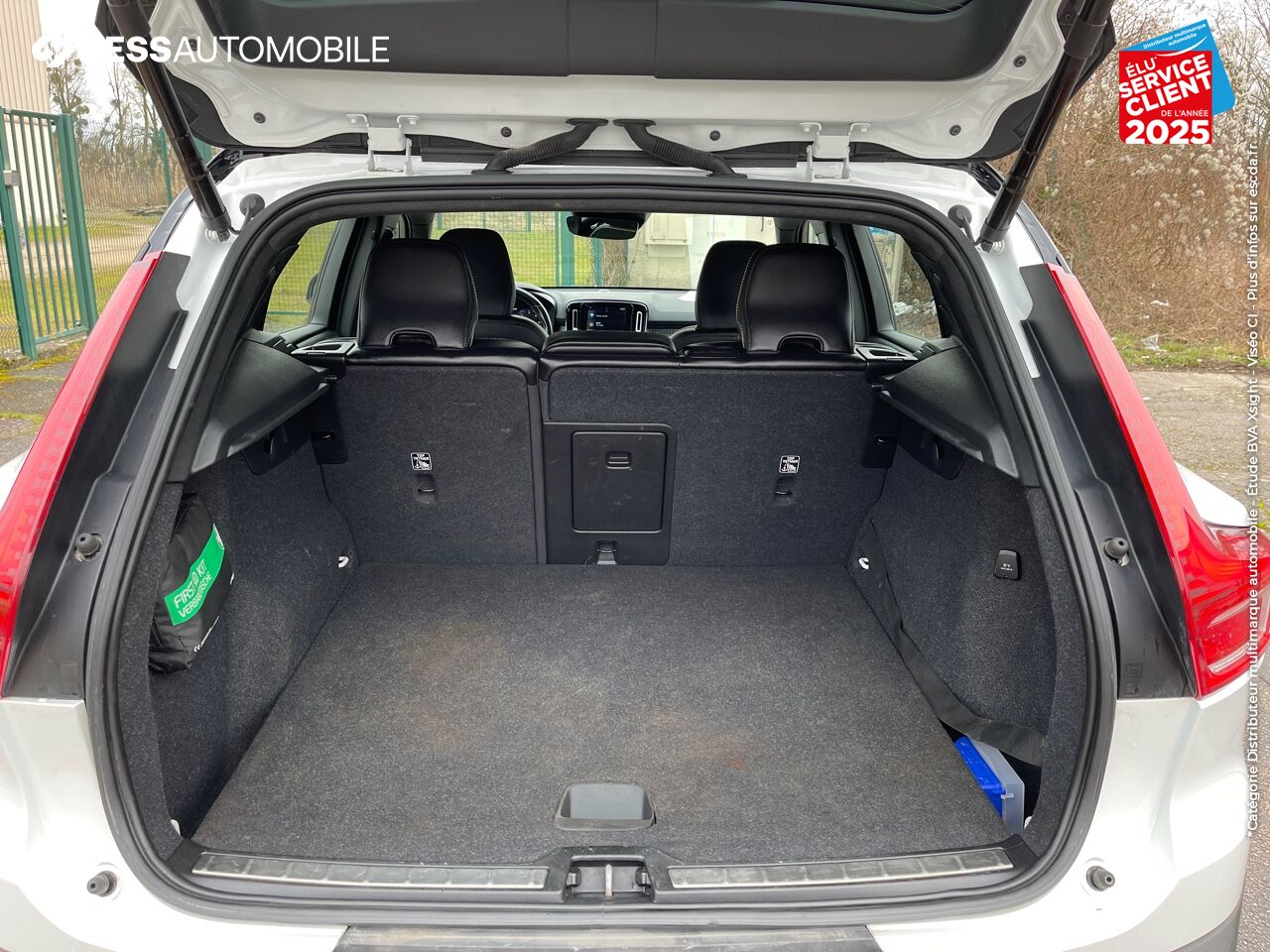 Véhicule d'occasion VOLVO XC40 D4 ADBLUE AWD 190CH R-DESIGN GEARTRONIC 8 GPS CAMERA ATTELAGE chez Volvo Epernay