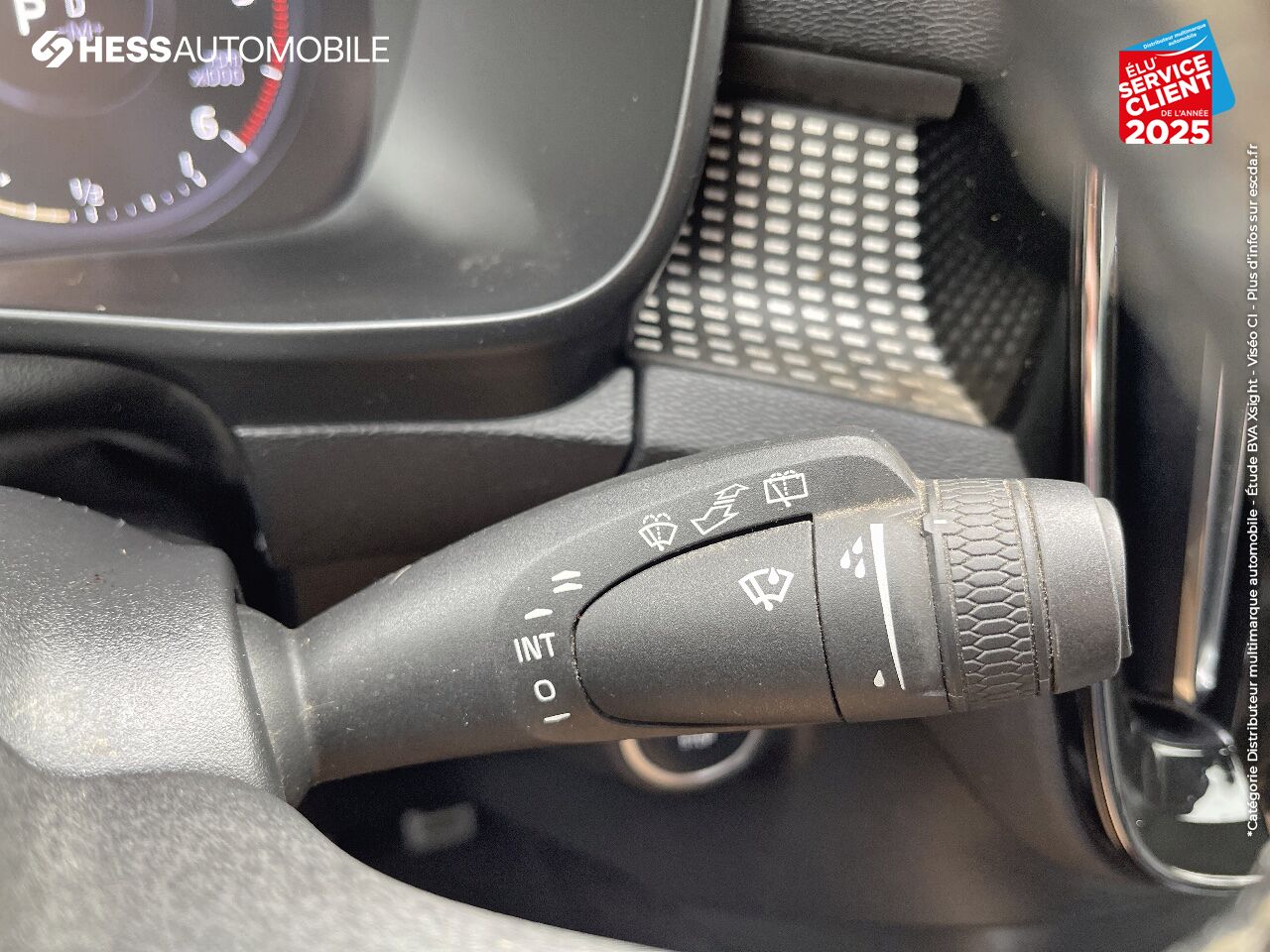 Véhicule d'occasion VOLVO XC40 D4 ADBLUE AWD 190CH R-DESIGN GEARTRONIC 8 GPS CAMERA ATTELAGE chez Volvo Epernay