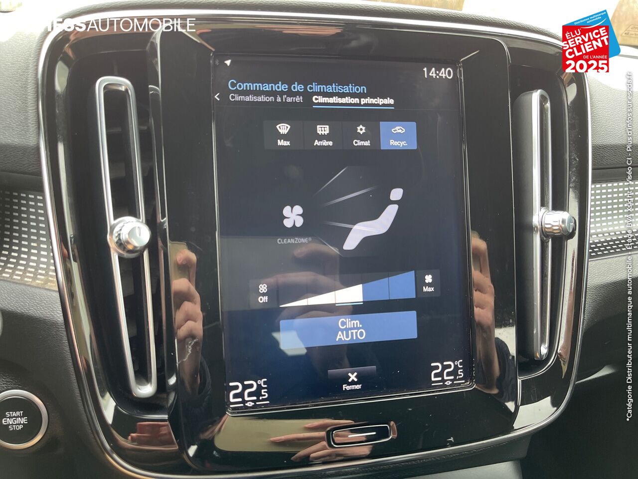Véhicule d'occasion VOLVO XC40 D4 ADBLUE AWD 190CH R-DESIGN GEARTRONIC 8 GPS CAMERA ATTELAGE chez Volvo Epernay