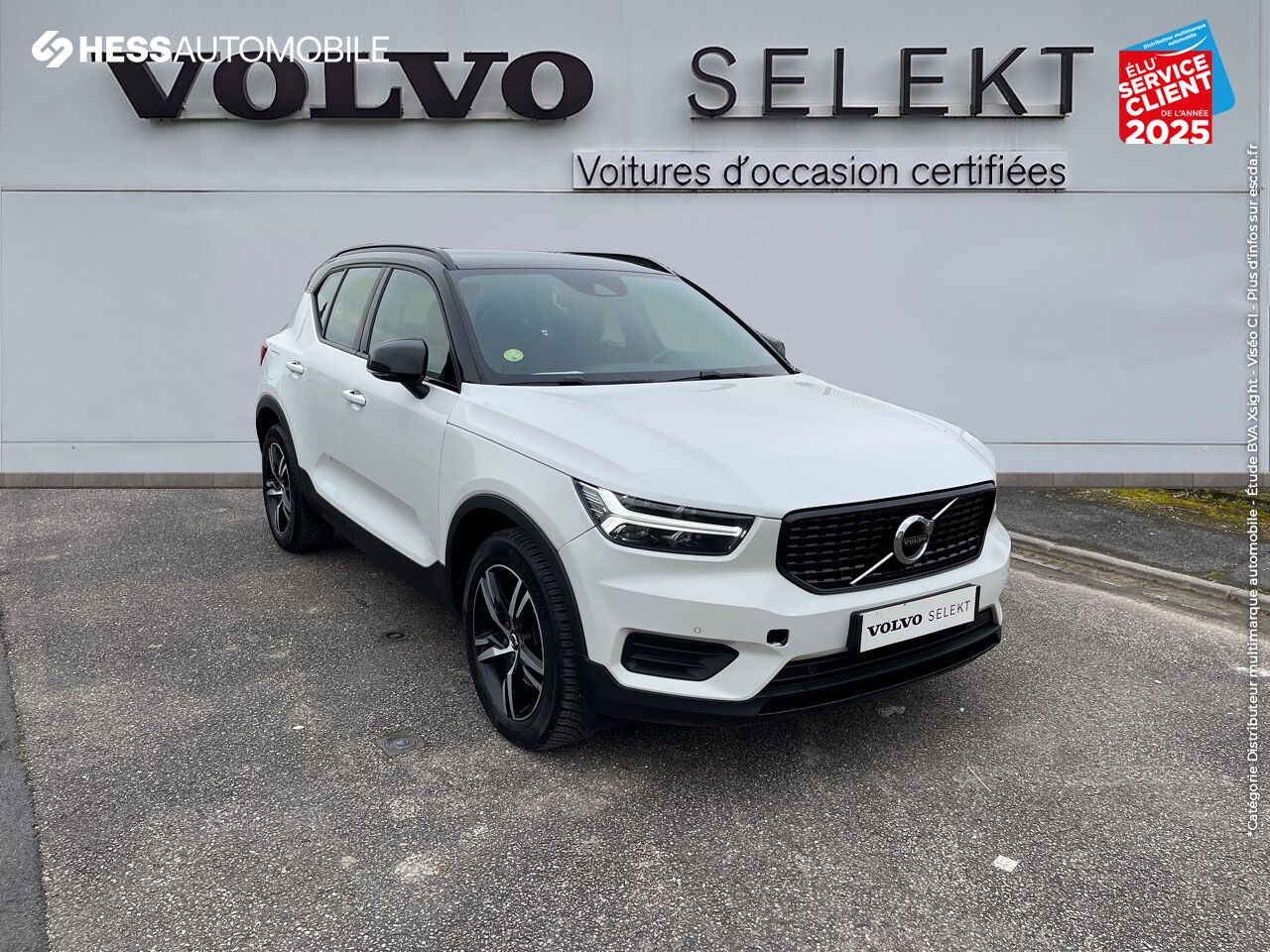 Véhicule d'occasion VOLVO XC40 D4 ADBLUE AWD 190CH R-DESIGN GEARTRONIC 8 GPS CAMERA ATTELAGE chez Volvo Epernay