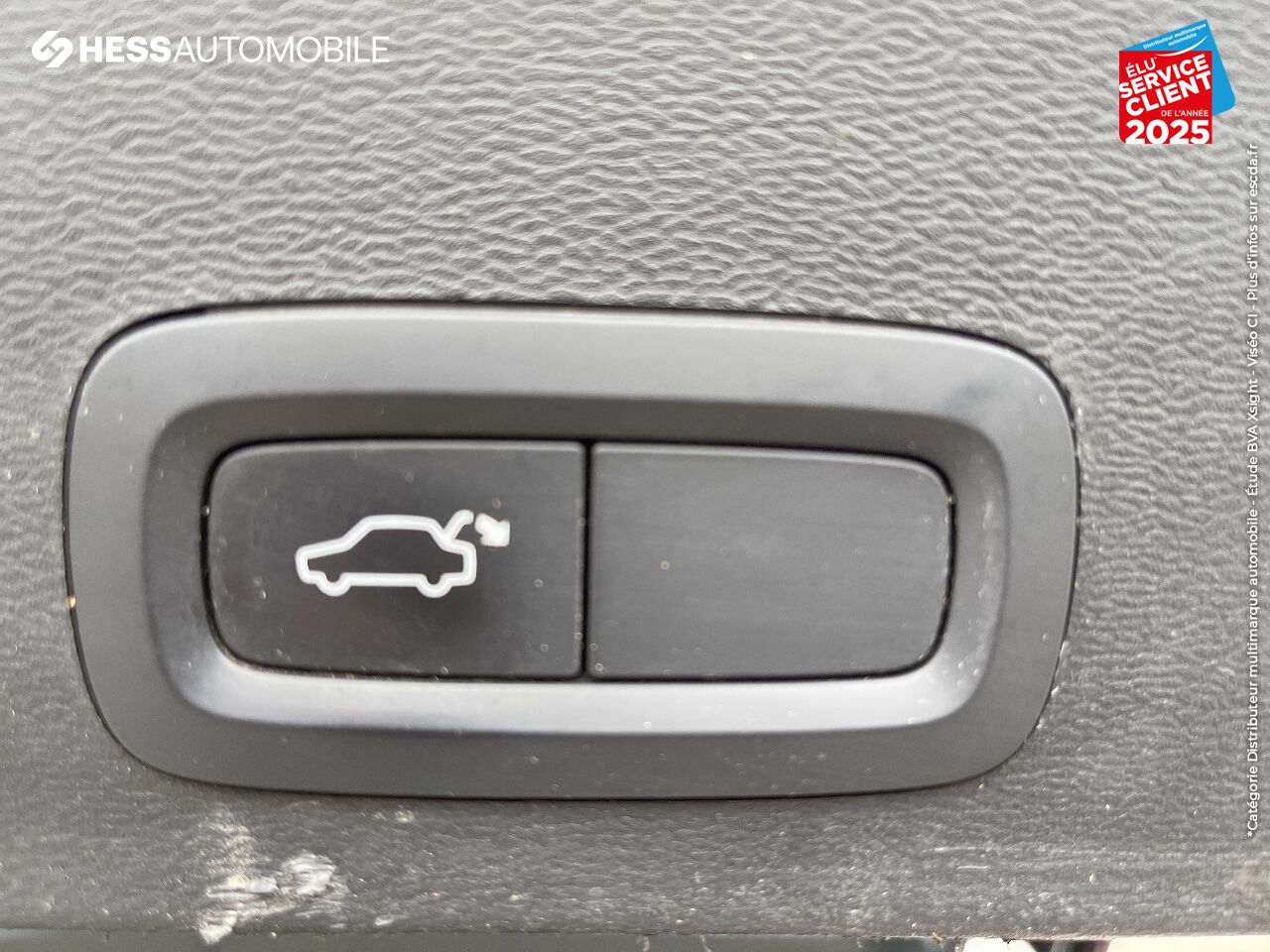 Véhicule d'occasion VOLVO XC40 D4 ADBLUE AWD 190CH R-DESIGN GEARTRONIC 8 GPS CAMERA ATTELAGE chez Volvo Epernay
