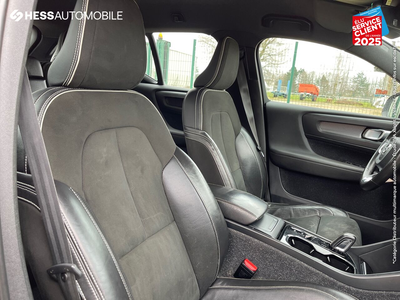 Véhicule d'occasion VOLVO XC40 D4 ADBLUE AWD 190CH R-DESIGN GEARTRONIC 8 GPS CAMERA ATTELAGE chez Volvo Epernay