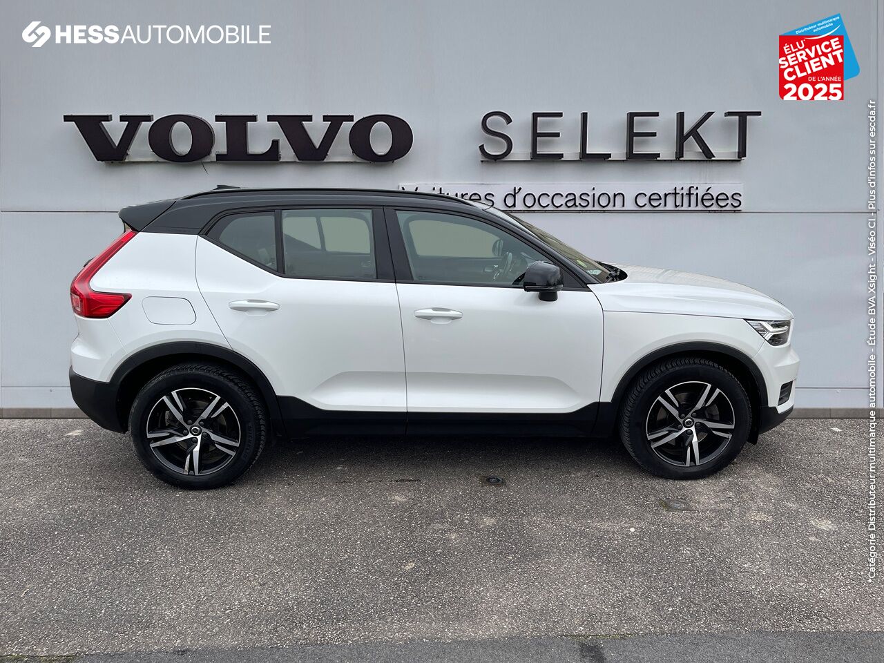 Véhicule d'occasion VOLVO XC40 D4 ADBLUE AWD 190CH R-DESIGN GEARTRONIC 8 GPS CAMERA ATTELAGE chez Volvo Epernay