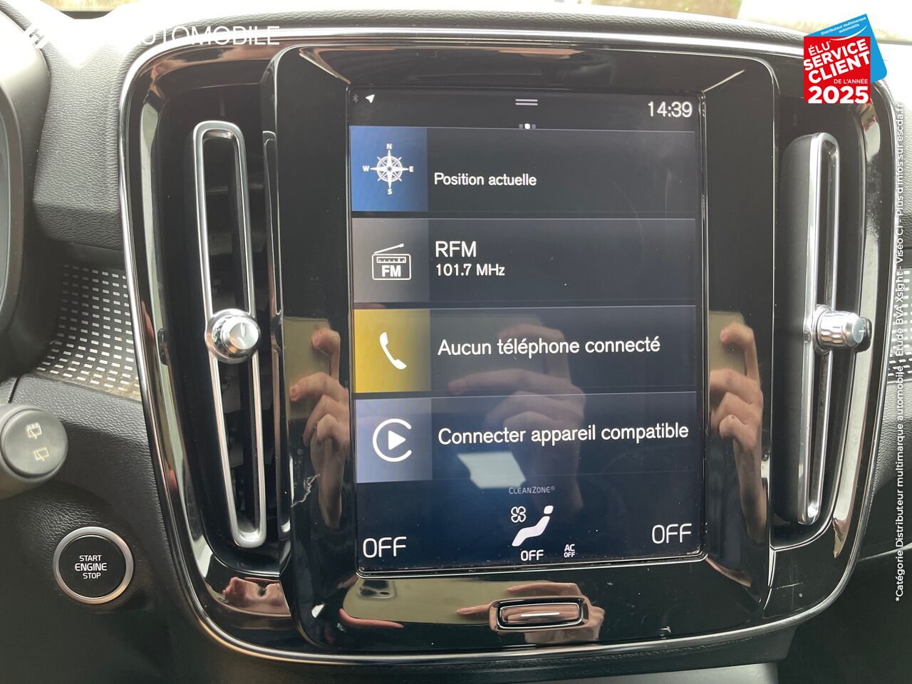 Véhicule d'occasion VOLVO XC40 D4 ADBLUE AWD 190CH R-DESIGN GEARTRONIC 8 GPS CAMERA ATTELAGE chez Volvo Epernay
