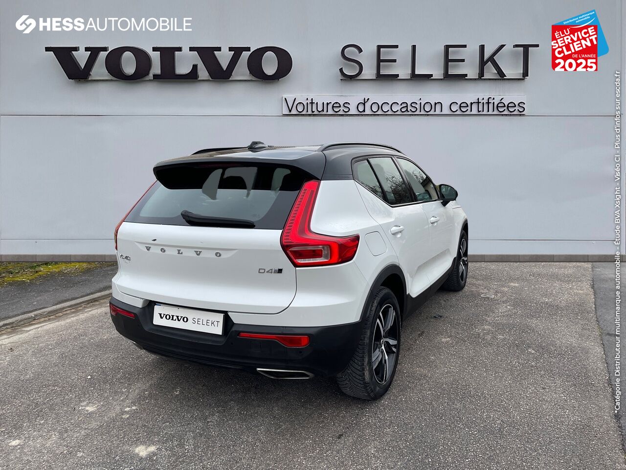 Véhicule d'occasion VOLVO XC40 D4 ADBLUE AWD 190CH R-DESIGN GEARTRONIC 8 GPS CAMERA ATTELAGE chez Volvo Epernay