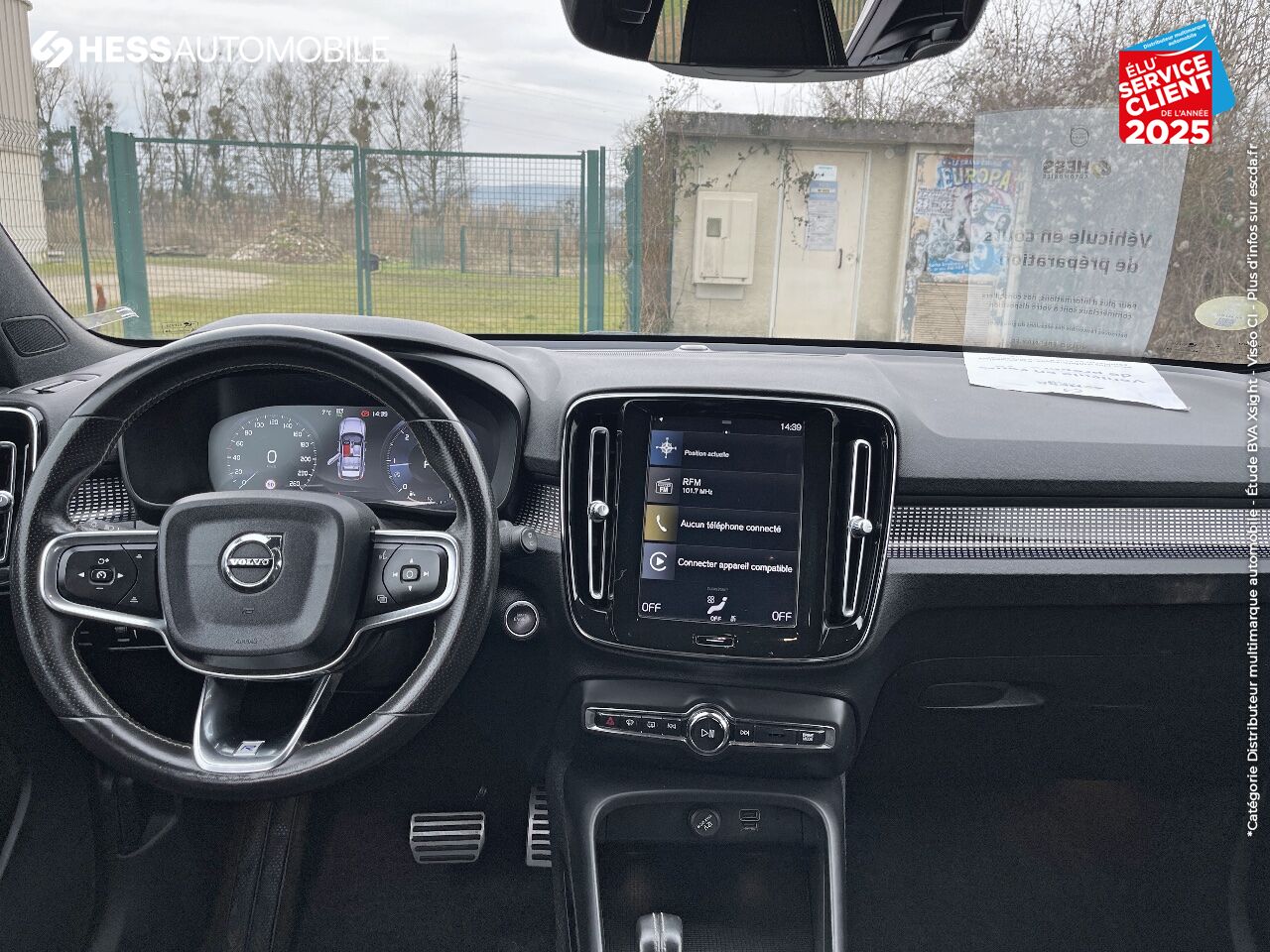 Véhicule d'occasion VOLVO XC40 D4 ADBLUE AWD 190CH R-DESIGN GEARTRONIC 8 GPS CAMERA ATTELAGE chez Volvo Epernay