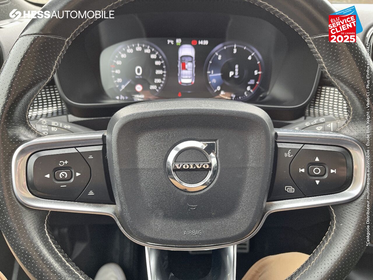 Véhicule d'occasion VOLVO XC40 D4 ADBLUE AWD 190CH R-DESIGN GEARTRONIC 8 GPS CAMERA ATTELAGE chez Volvo Epernay
