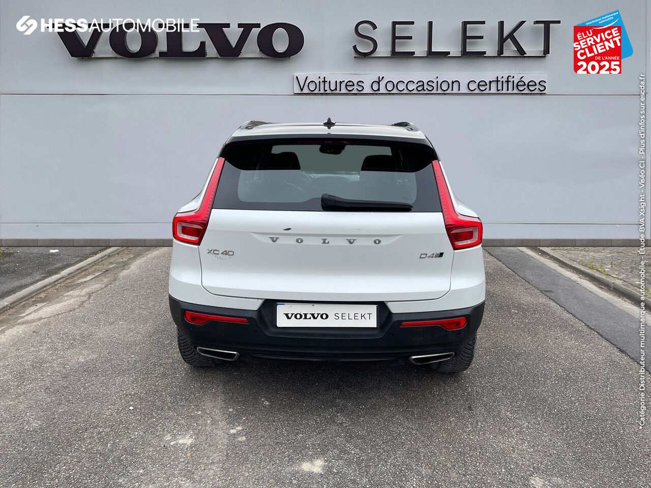 Véhicule d'occasion VOLVO XC40 D4 ADBLUE AWD 190CH R-DESIGN GEARTRONIC 8 GPS CAMERA ATTELAGE chez Volvo Epernay
