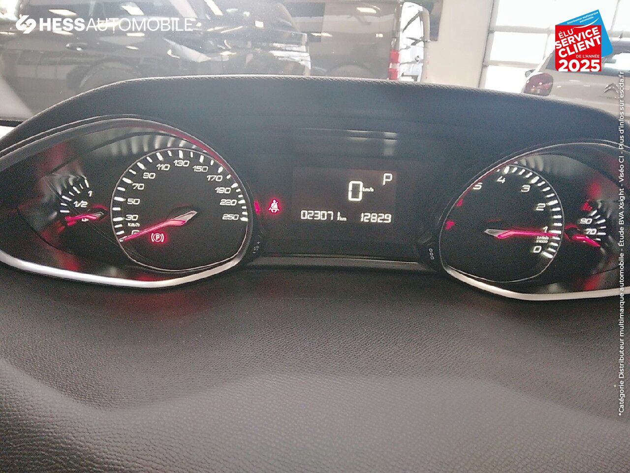 Véhicule d'occasion PEUGEOT 308 1.2 PURETECH 130CH ALLURE S/S EAT6 5P GPS CAMERA chez Peugeot Sedan