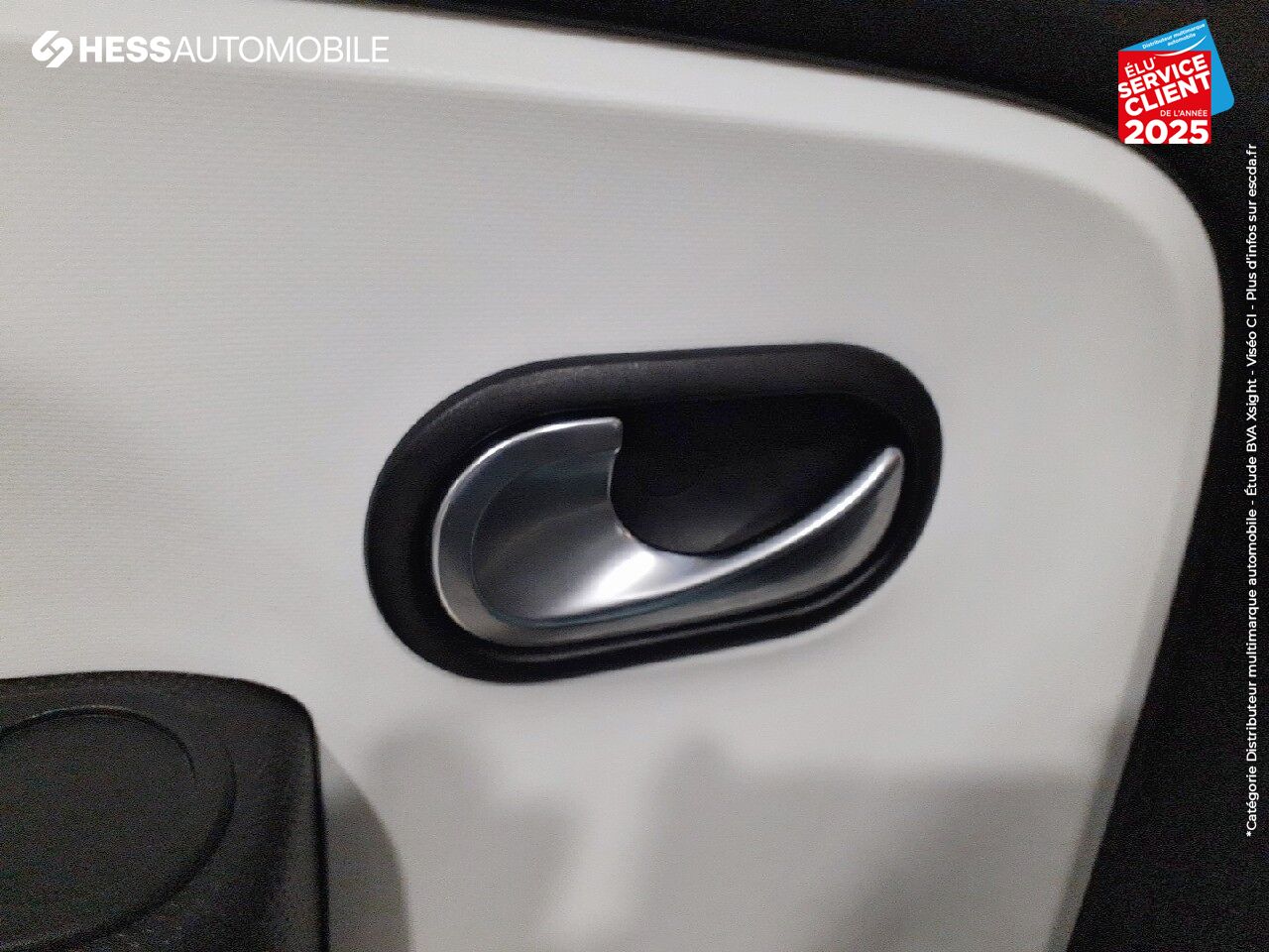 Véhicule d'occasion RENAULT TWINGO 1.0 SCE 70CH STOPSTART ZEN ECO chez Renault Montbéliard