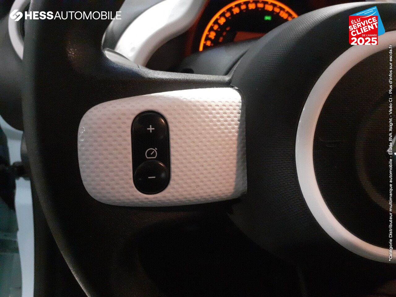 Véhicule d'occasion RENAULT TWINGO 1.0 SCE 70CH STOPSTART ZEN ECO chez Renault Montbéliard