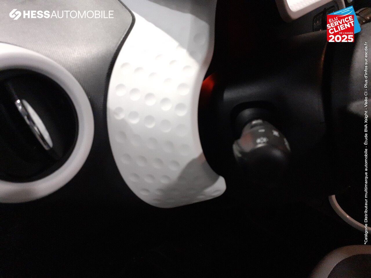 Véhicule d'occasion RENAULT TWINGO 1.0 SCE 70CH STOPSTART ZEN ECO chez Renault Montbéliard