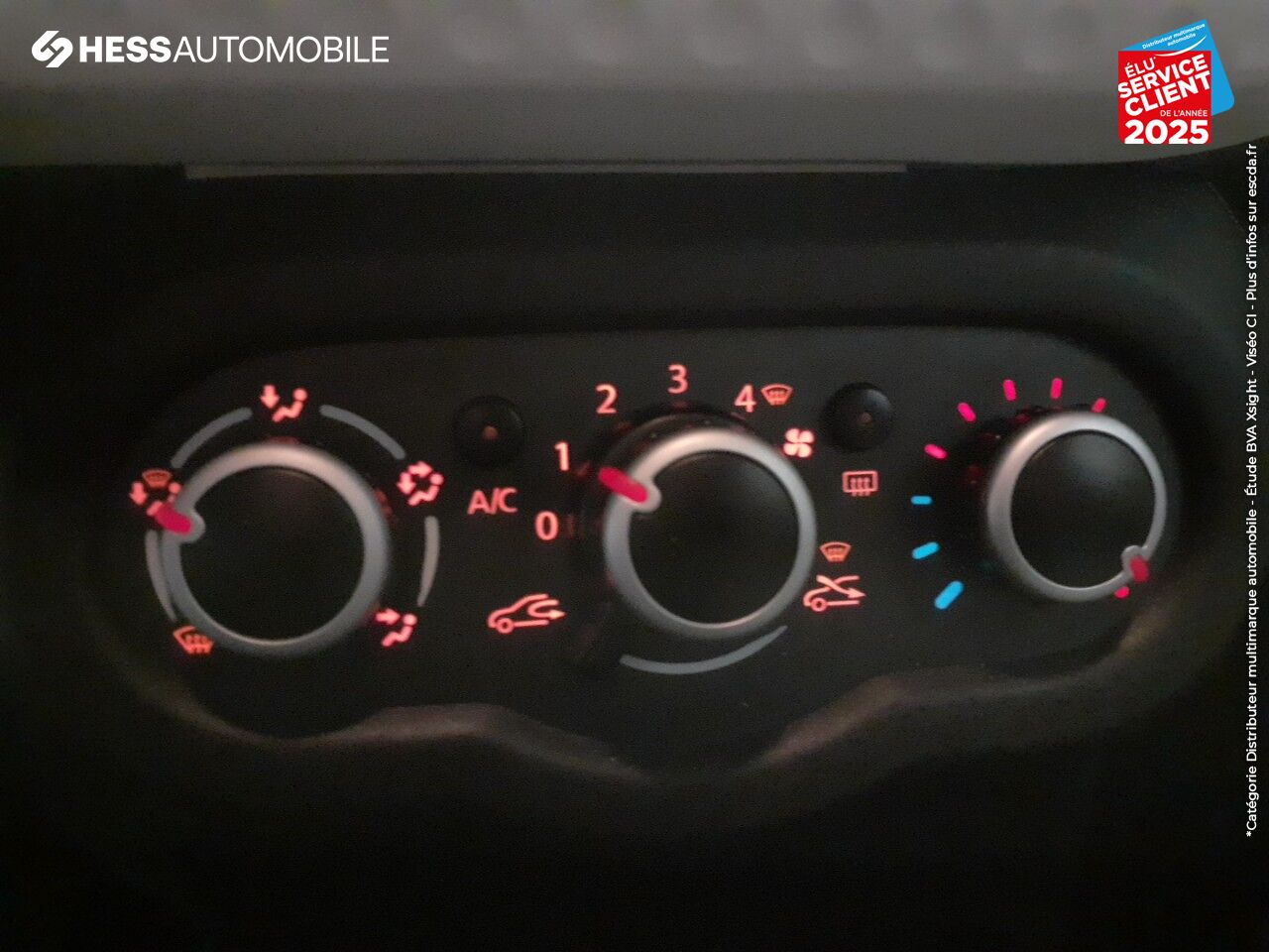 Véhicule d'occasion RENAULT TWINGO 1.0 SCE 70CH STOPSTART ZEN ECO chez Renault Montbéliard