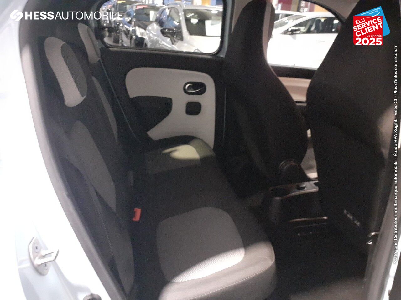 Véhicule d'occasion RENAULT TWINGO 1.0 SCE 70CH STOPSTART ZEN ECO chez Renault Montbéliard
