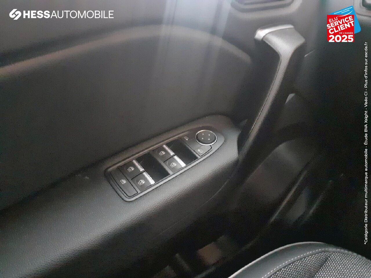 Véhicule d'occasion RENAULT CAPTUR 1.6 E-TECH HYBRIDE RECHARGEABLE 160CH TECHNO chez Renault Sélestat