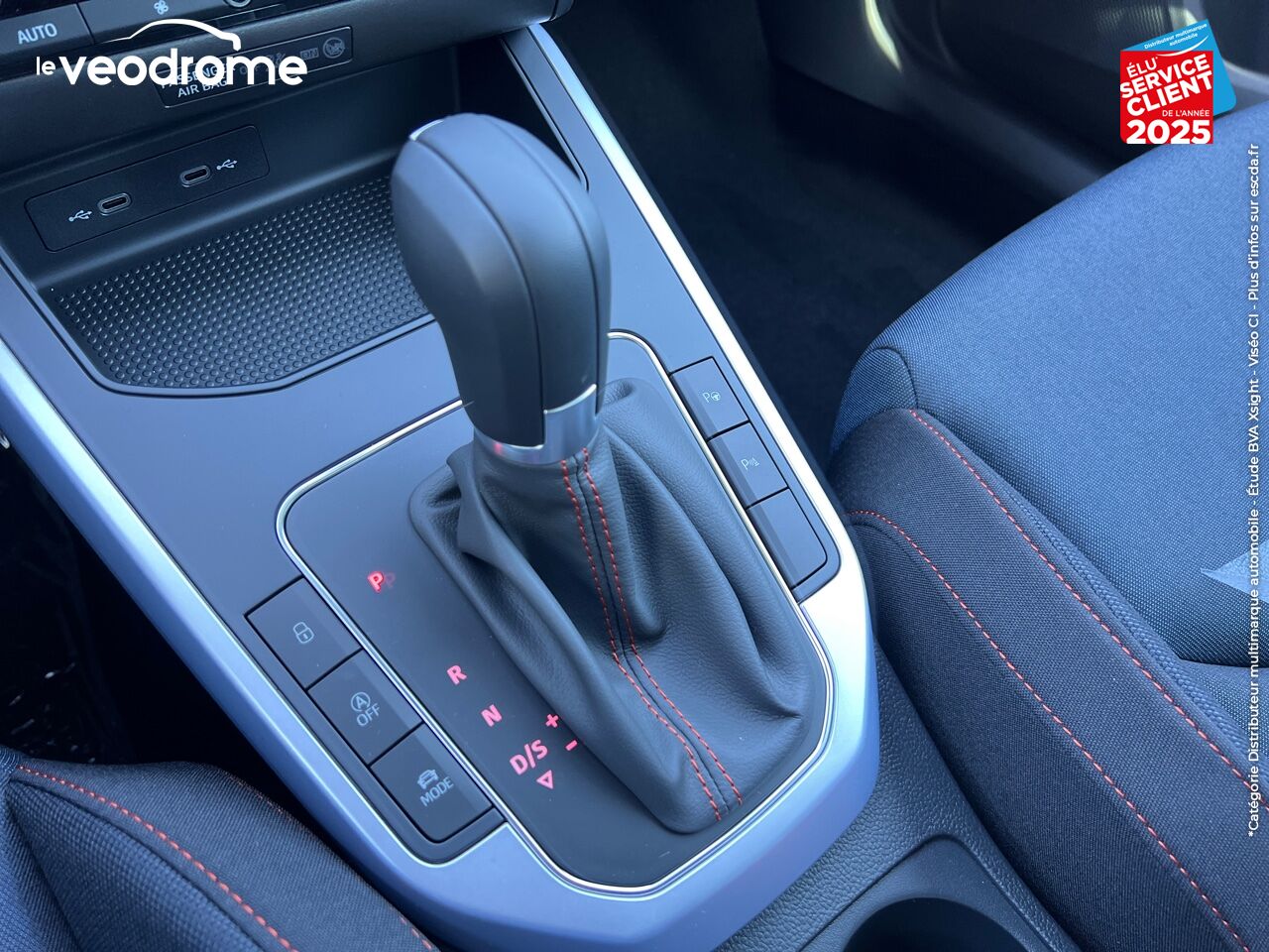 Véhicule d'occasion SEAT ARONA 1.0 TSI 110CH FR DSG7 CAMERA GPS chez Le Veodrome