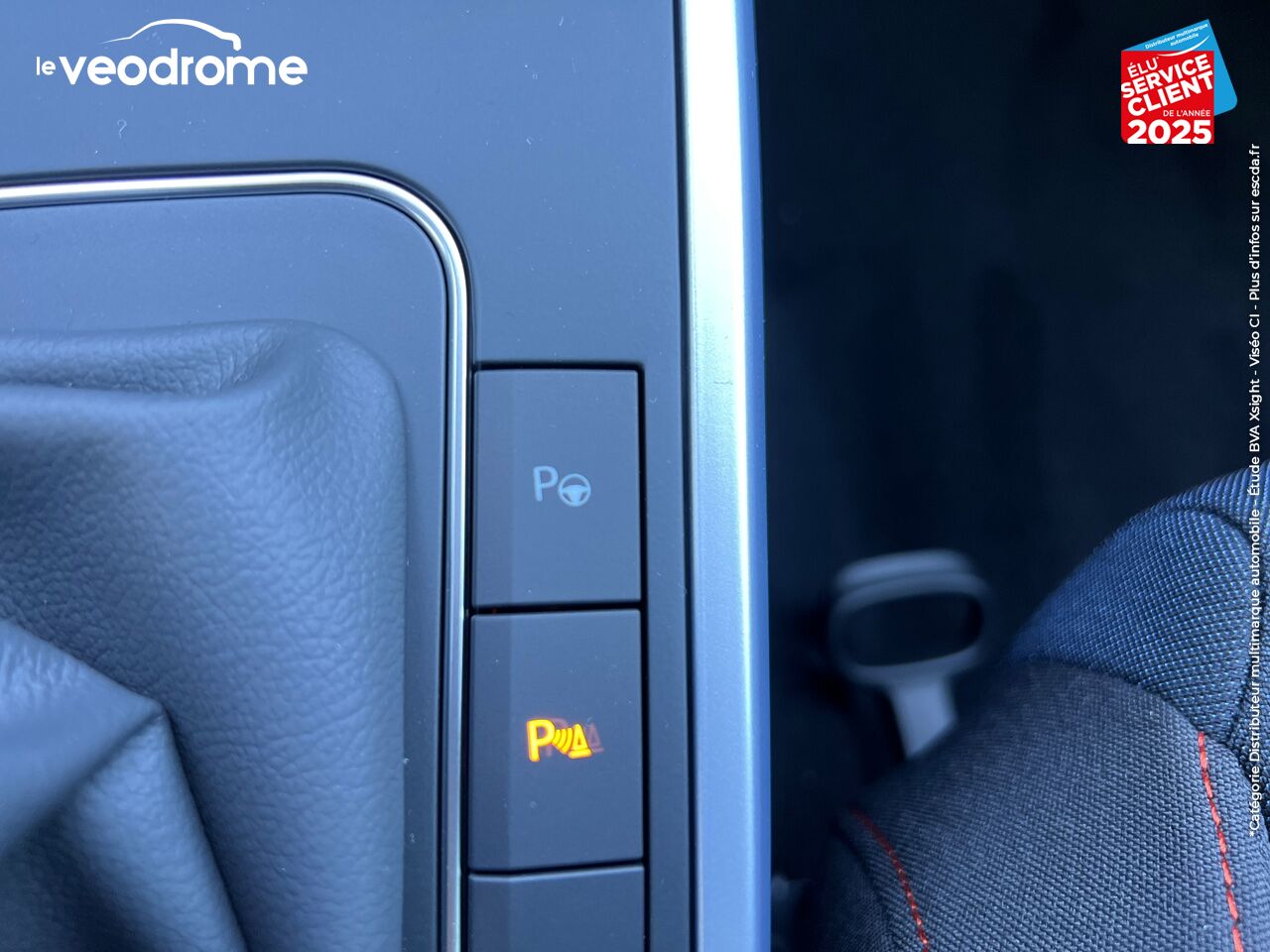 Véhicule d'occasion SEAT ARONA 1.0 TSI 110CH FR DSG7 CAMERA GPS chez Le Veodrome