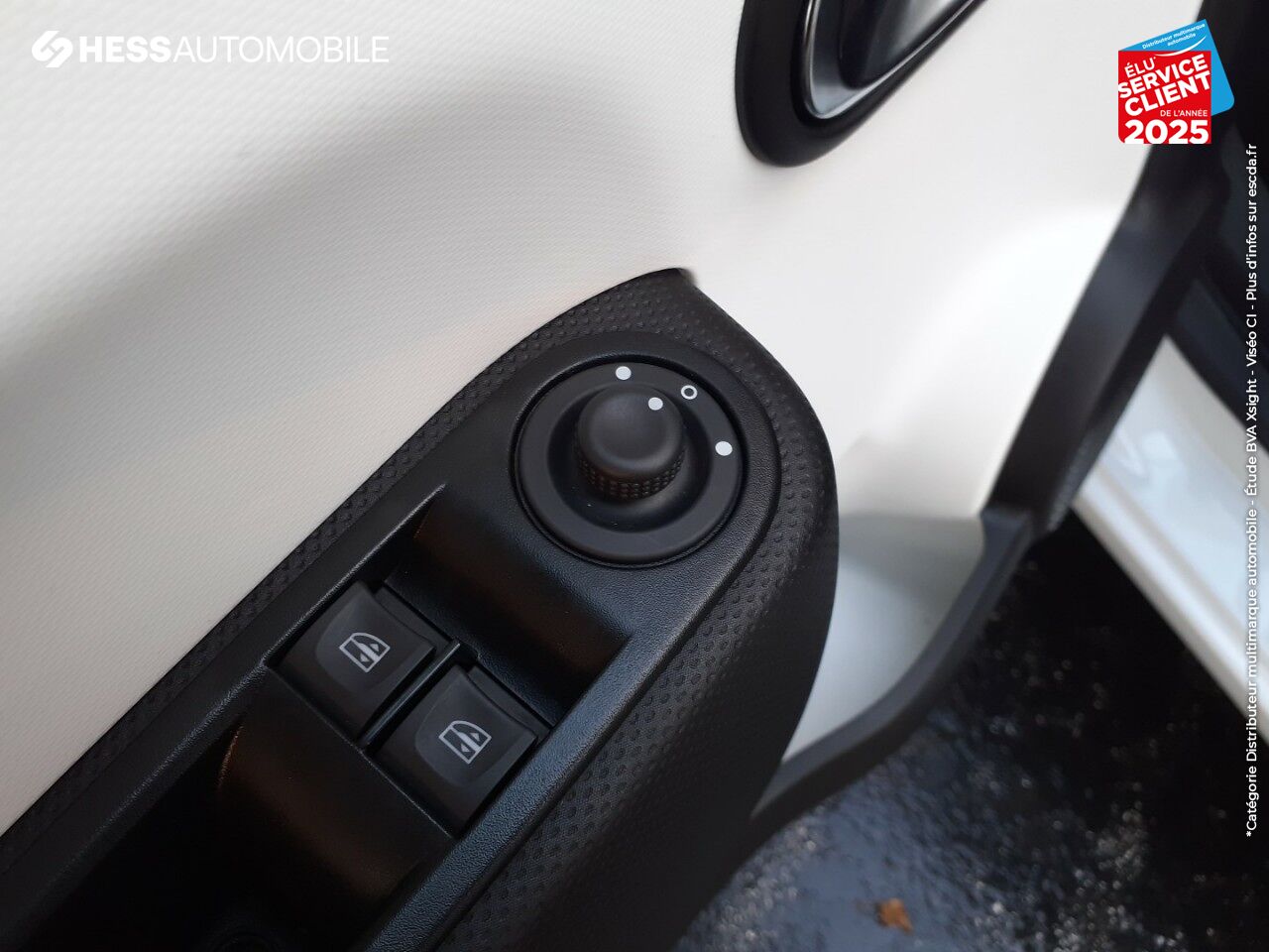 Véhicule d'occasion RENAULT TWINGO 1.0 SCE 75CH ZEN - 20 chez Renault Mulhouse