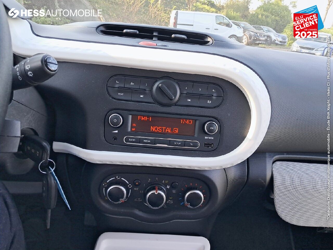 Véhicule d'occasion RENAULT TWINGO 0.9 TCE 90 CH LIMITED chez Renault Colmar