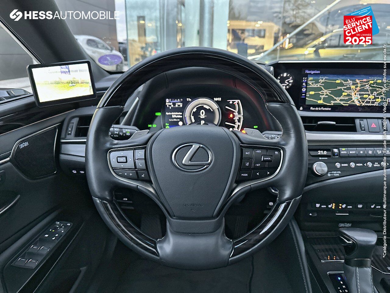 Véhicule d'occasion LEXUS ES 300H EXECUTIVE MY21 SIEGES CHAUF/VENTIL/CUIR VOLANT CHAUF GPS HUD chez Land Rover Metz