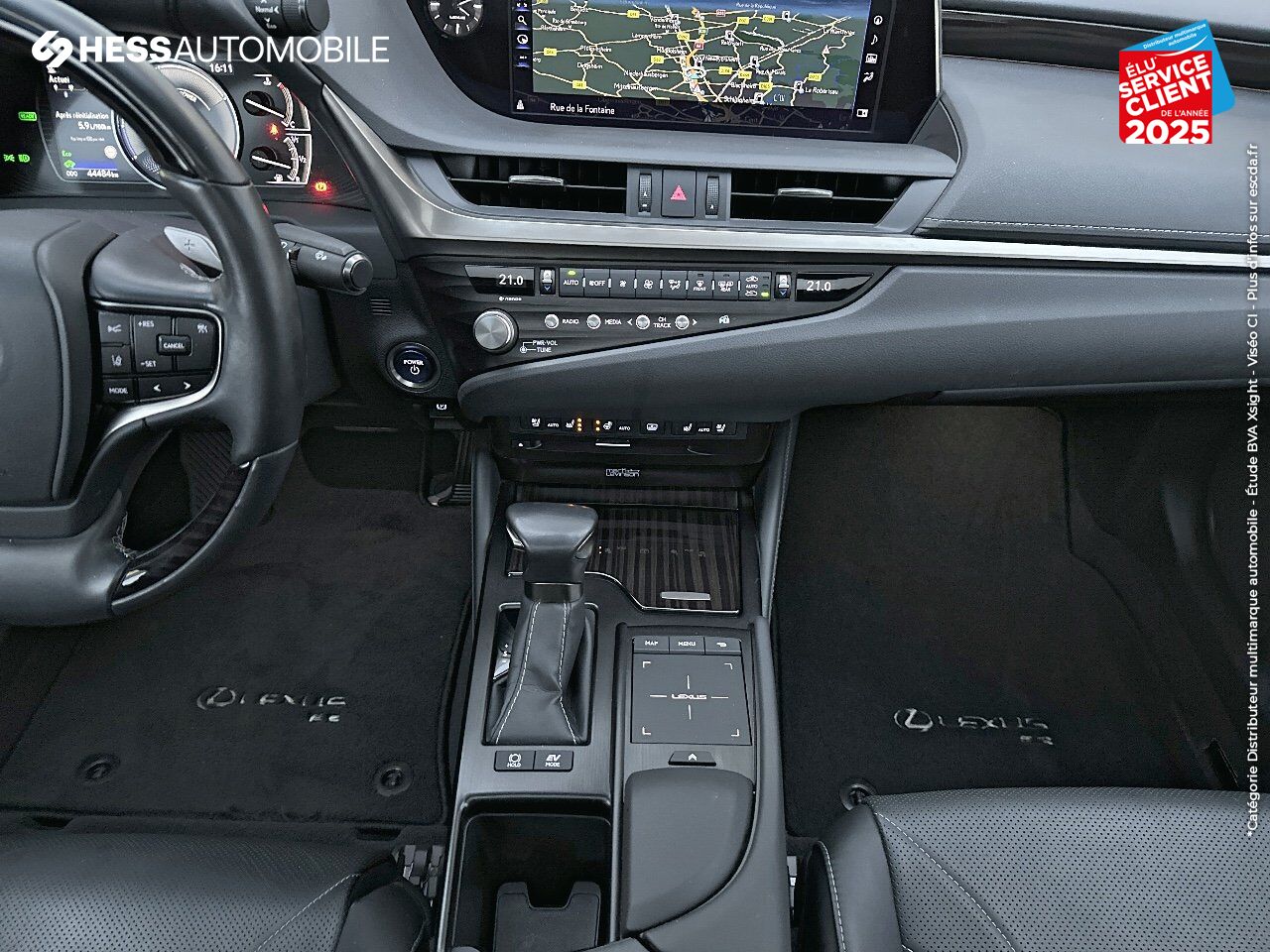 Véhicule d'occasion LEXUS ES 300H EXECUTIVE MY21 SIEGES CHAUF/VENTIL/CUIR VOLANT CHAUF GPS HUD chez Land Rover Metz
