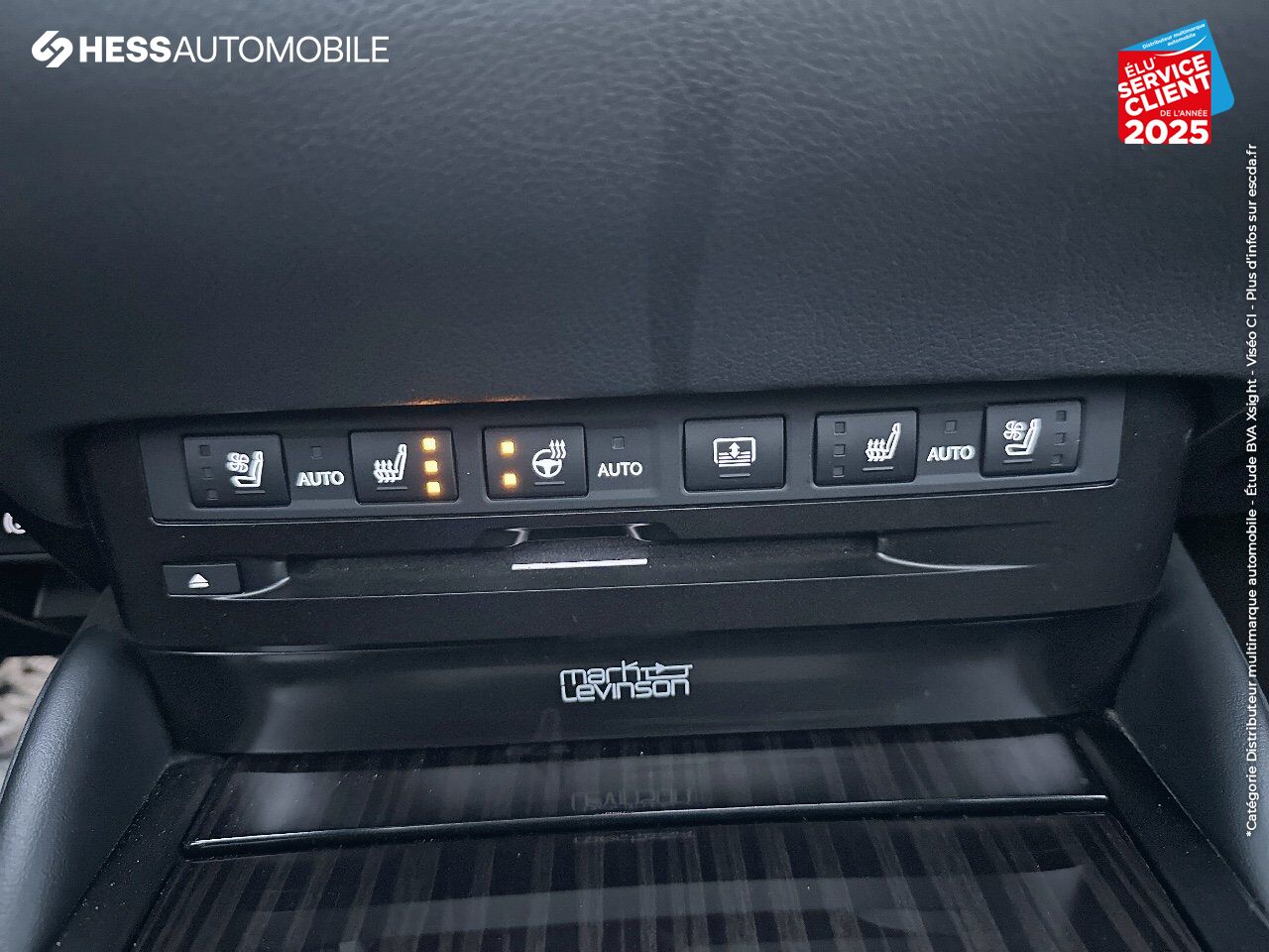 Véhicule d'occasion LEXUS ES 300H EXECUTIVE MY21 SIEGES CHAUF/VENTIL/CUIR VOLANT CHAUF GPS HUD chez Land Rover Metz