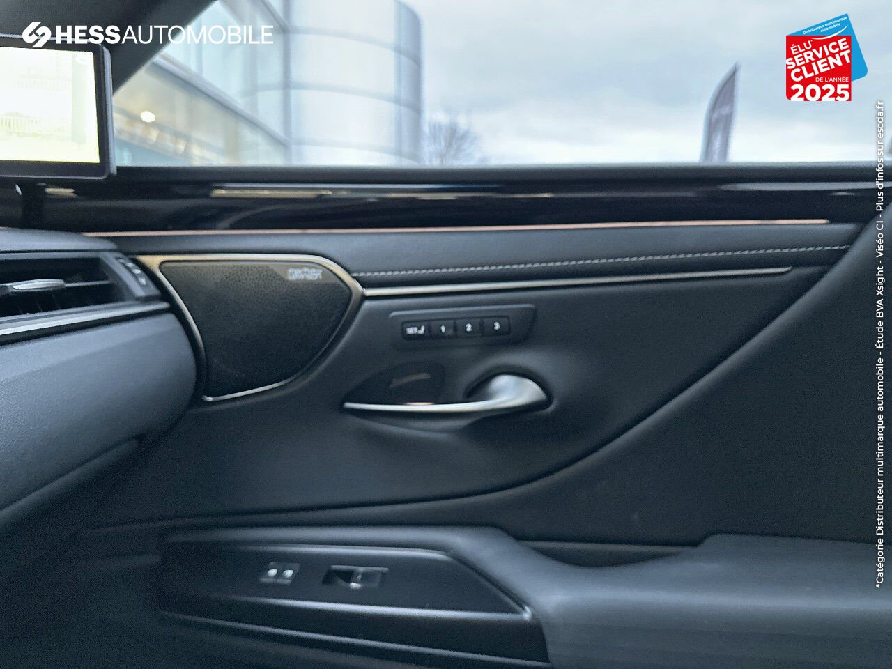 Véhicule d'occasion LEXUS ES 300H EXECUTIVE MY21 SIEGES CHAUF/VENTIL/CUIR VOLANT CHAUF GPS HUD chez Land Rover Metz