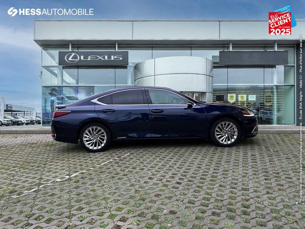 Véhicule d'occasion LEXUS ES 300H EXECUTIVE MY21 SIEGES CHAUF/VENTIL/CUIR VOLANT CHAUF GPS HUD chez Land Rover Metz