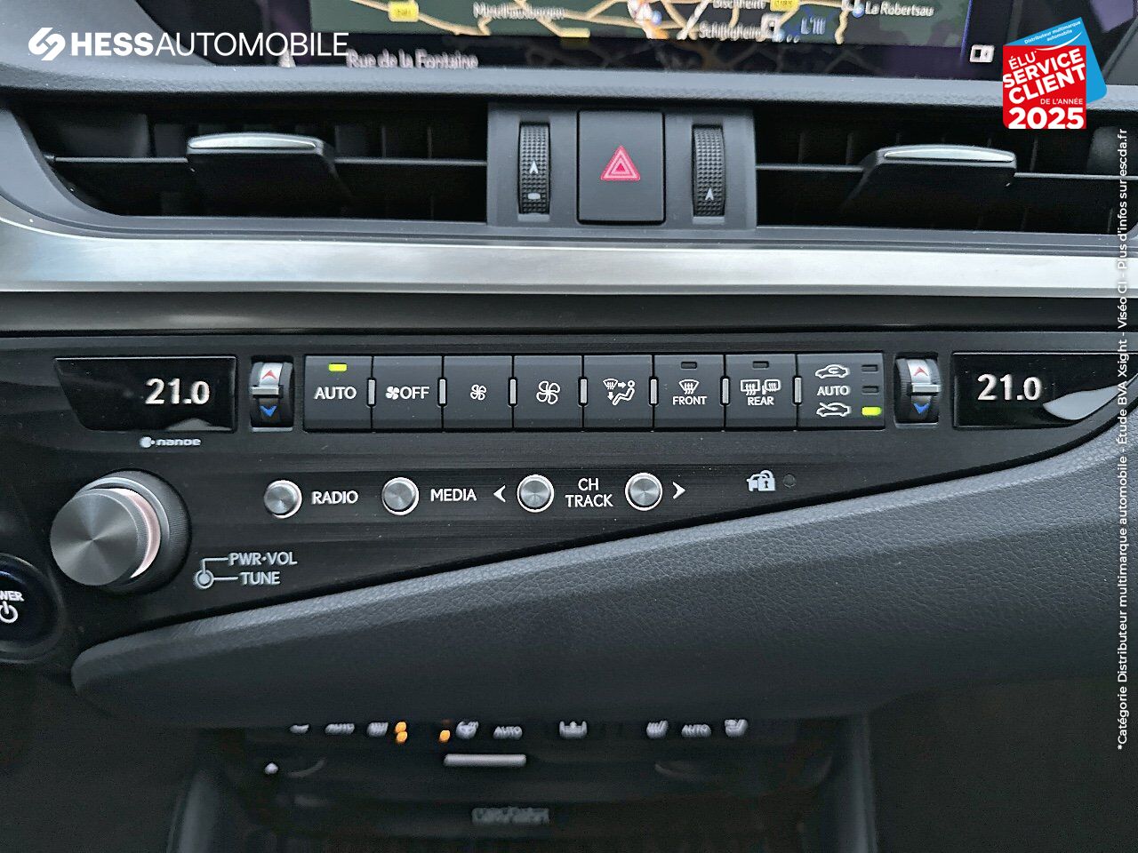 Véhicule d'occasion LEXUS ES 300H EXECUTIVE MY21 SIEGES CHAUF/VENTIL/CUIR VOLANT CHAUF GPS HUD chez Land Rover Metz
