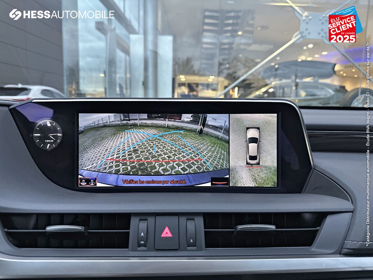 Véhicule d'occasion LEXUS ES 300H EXECUTIVE MY21 SIEGES CHAUF/VENTIL/CUIR VOLANT CHAUF GPS HUD chez Land Rover Metz
