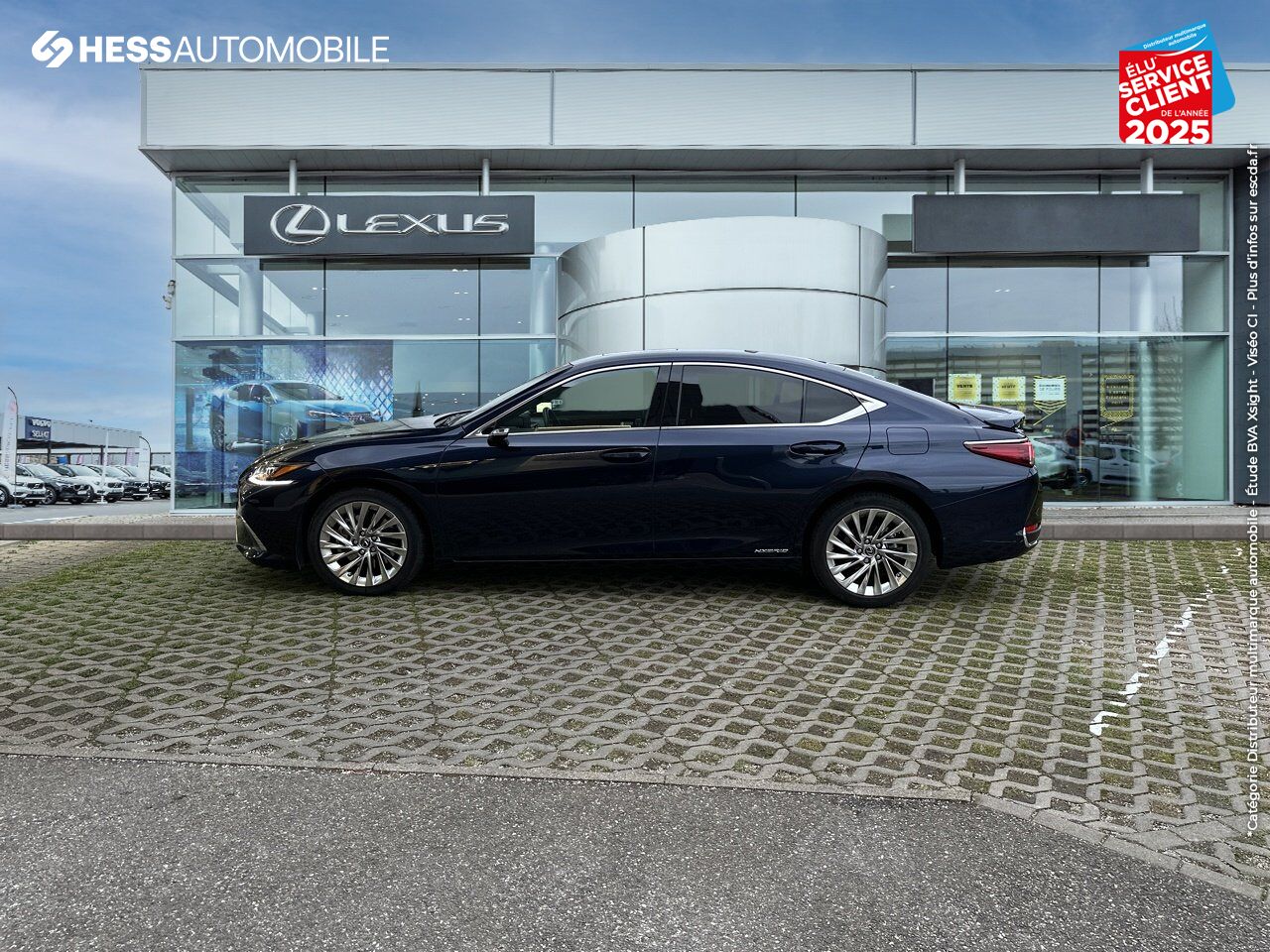 Véhicule d'occasion LEXUS ES 300H EXECUTIVE MY21 SIEGES CHAUF/VENTIL/CUIR VOLANT CHAUF GPS HUD chez Land Rover Metz