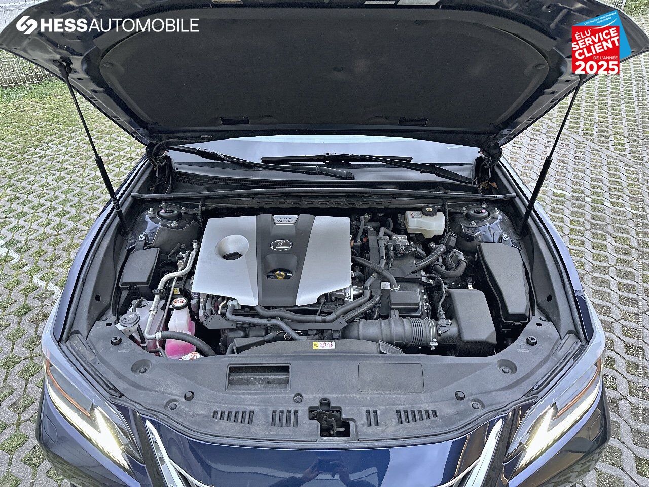 Véhicule d'occasion LEXUS ES 300H EXECUTIVE MY21 SIEGES CHAUF/VENTIL/CUIR VOLANT CHAUF GPS HUD chez Land Rover Metz