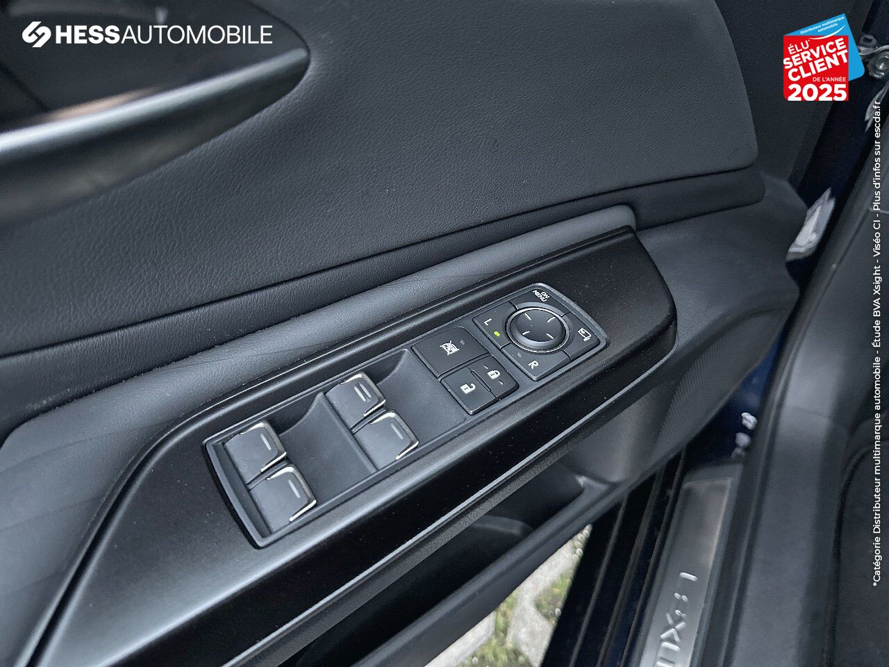 Véhicule d'occasion LEXUS ES 300H EXECUTIVE MY21 SIEGES CHAUF/VENTIL/CUIR VOLANT CHAUF GPS HUD chez Land Rover Metz
