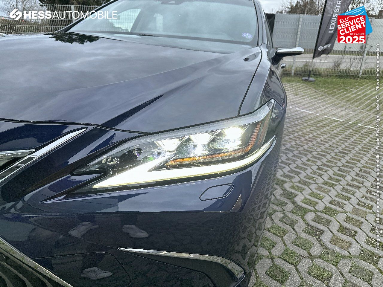 Véhicule d'occasion LEXUS ES 300H EXECUTIVE MY21 SIEGES CHAUF/VENTIL/CUIR VOLANT CHAUF GPS HUD chez Land Rover Metz