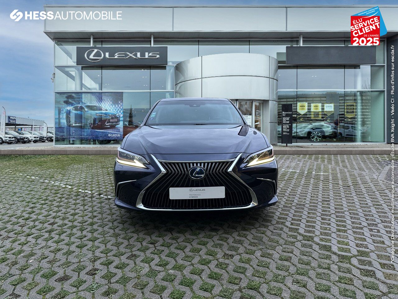 Véhicule d'occasion LEXUS ES 300H EXECUTIVE MY21 SIEGES CHAUF/VENTIL/CUIR VOLANT CHAUF GPS HUD chez Land Rover Metz